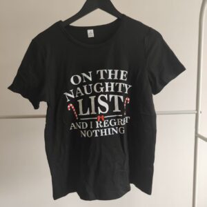 Black round-neck short-sleeved T-shirt with festive atmosphere